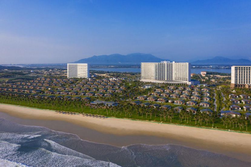 toan-canh-movenpick-cam-ranh